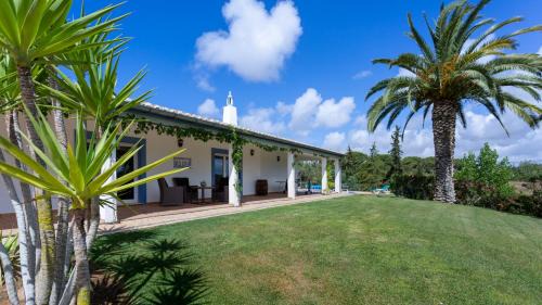 Porches Villa | Luxury Villa With Pool in Vineyard Near the Beach