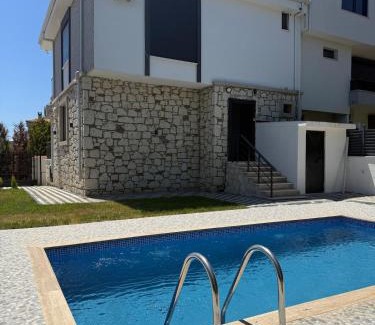 Ayvalik Villa | Luxury Villa with Pool Near Sarimsakli Beach
