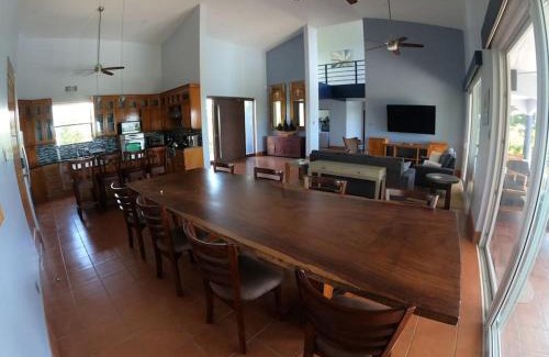 Quepos Villa | Luxury Villa with Separate Guest house and 360view