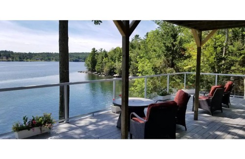 Dufferin Apartment | Luxury w/FIRE PIT, HOT TUB, KAYAKS by the water! PEACEFUL, PRIVATE & THE VIEW!