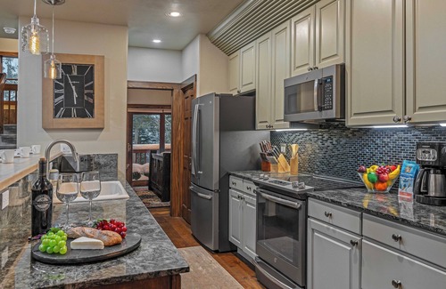 Peak 8 House | Luxury w/Mountain Views + Ski-in/Ski-out - Pines 75 Townhome