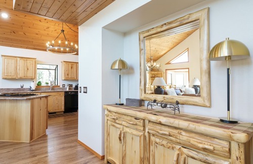 Pinetop-Lakeside Cabin | Luxury Waterfront Cabin at Rainbow Lake w/Private Dock, Hot Tub, AC & Game Room