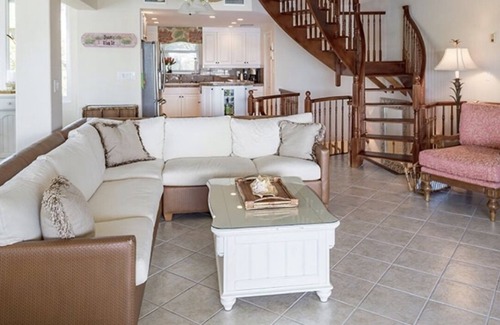 Middle Caicos House | LUXURY WATERFRONT TOWNHOUSE 5 MIN WALK FROM BEACH