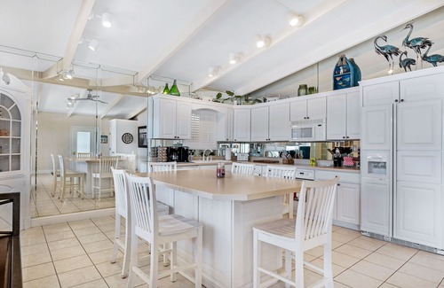 Osage Beach House | LUXURY WATERFRONT HOME In Heart of LOTO, flat lot. No wake cove MM 21.