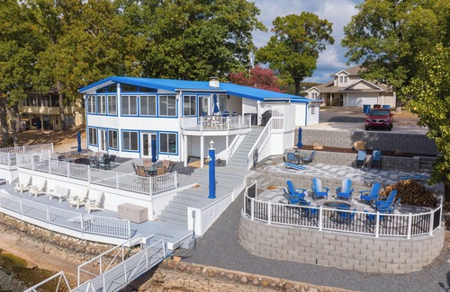 Osage Beach House | LUXURY WATERFRONT HOME In Heart of LOTO, flat lot. No wake cove MM 21.