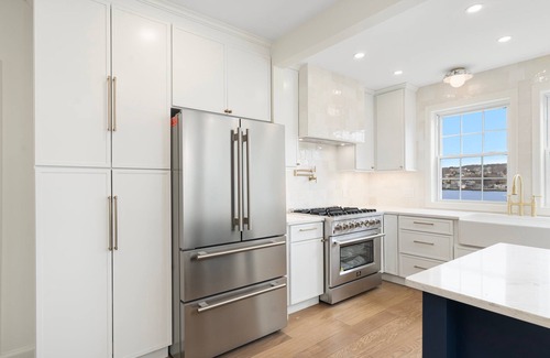 Portsmouth House | Luxury Waterfront House in Portsmouth, RI with Direct Beach Access