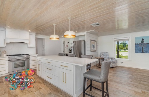 Bokeelia House | Luxury Waterfront Retreat – 3BR/3BA | Sleeps 8 | Private Dock & Gulf Access