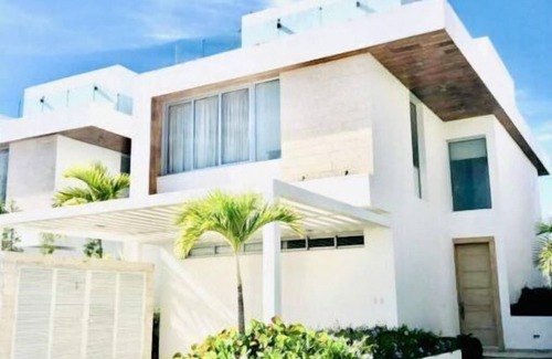Bavaro House | LUXURY WATERFRONT VILLA IN CAP-CANA