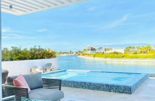 Bavaro House | LUXURY WATERFRONT VILLA IN CAP-CANA