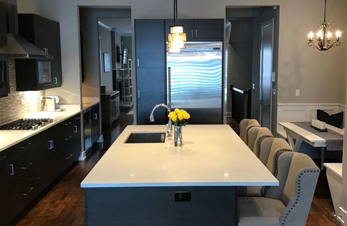 Lakeview House | Luxury Wrigleyville condo steps from Wrigley