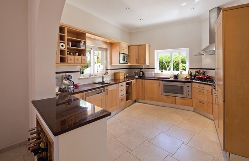 Praia da Luz Villa | LUZ, LAGOS, OCEAN VIEW, BBQ AIR-CON, WiFi landscaped garden