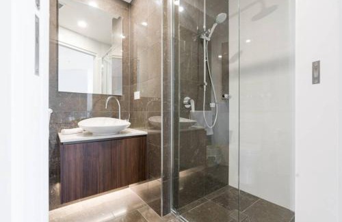 Brisbane Central Business District Apartment | Lvl 57 Skytower Breathtaking Views CBD Wifi Carpark by Stylish Stays