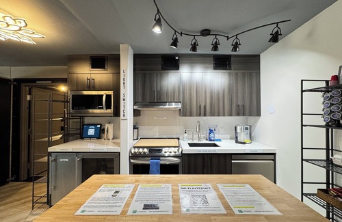 Las Vegas Strip Resort | LVStripHouse Condos Sleeps up to 14