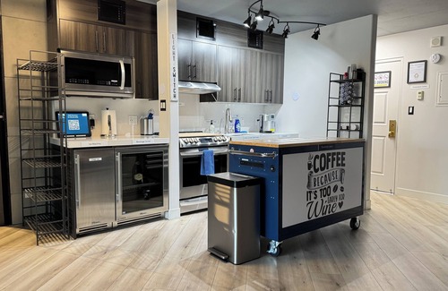 Las Vegas Strip Resort | LVStripHouse Condos Sleeps up to 14
