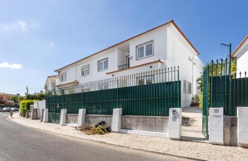 Falca Villa | Lx Villa -10m to downtown,14 ppl,heatable pool and lift
