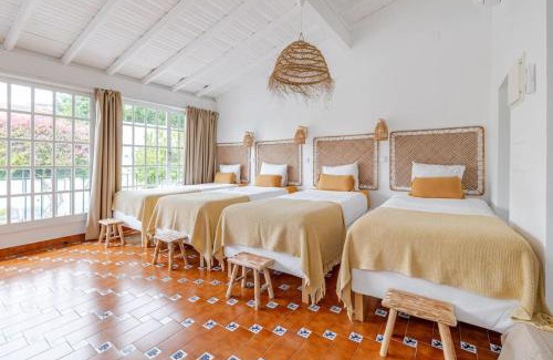 Falca Villa | Lx Villa -10m to downtown,14 ppl,heatable pool and lift