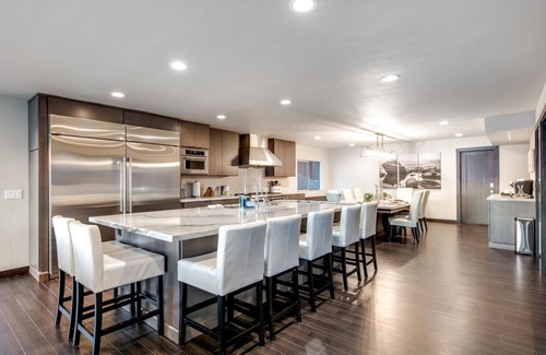 Skyland House | Lx96 Tahoe lakefront Home of the Stars