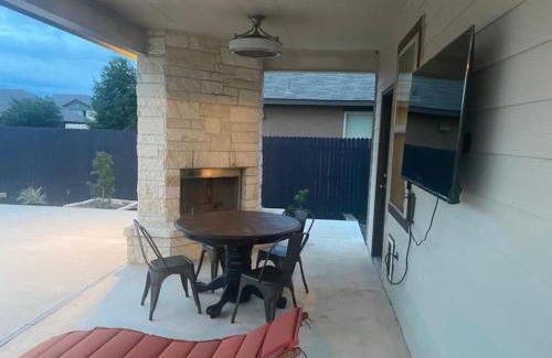 San Antonio Villa | Lxry 4 BR Bckyd, Pool, Hot Tub near attrctns (Tal.)