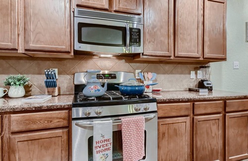 San Antonio Villa | Lxry 4 BR, Heated Pool/Spa, Large Game Room, near Seaworld/Six Flags (St1)