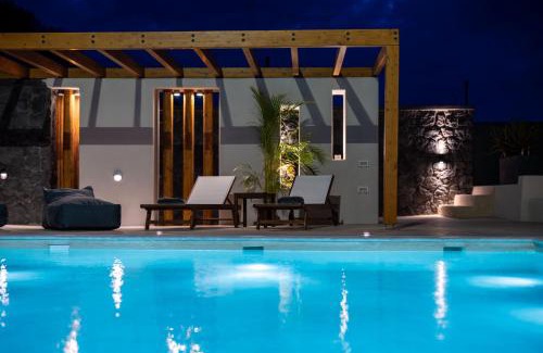Megalochori Apartment | LyMaRou Collection