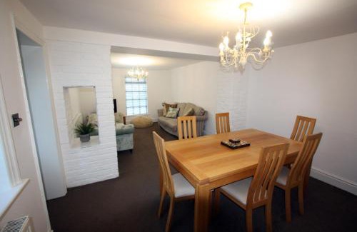 Lymm House | Lymm Cottage