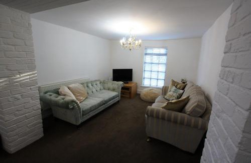 Lymm House | Lymm Cottage