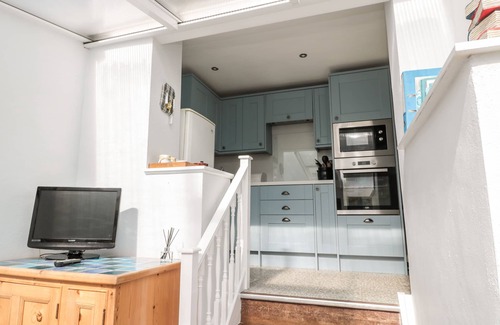 Beadnell Cottage | LYNDHURST COTTAGE, family friendly, with a garden in Beadnell