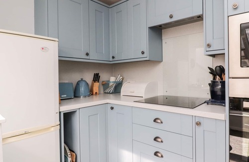 Beadnell Cottage | LYNDHURST COTTAGE, family friendly, with a garden in Beadnell