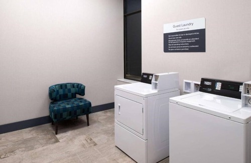 Lynnwood House | Lynnwood hotel close to downtown Seattle