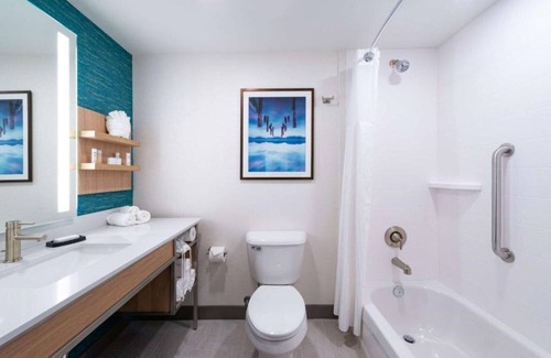 Lynnwood House | Lynnwood hotel close to downtown Seattle