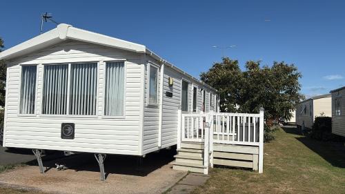 Rhyl Cabin | Lyons Robin Hood - 3 Bedroom Static Caravan