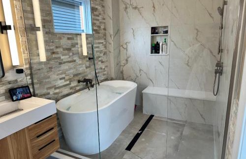 North Center House | Lyons' Suite