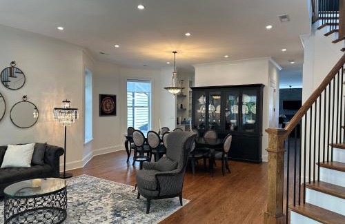 North Center House | Lyons' Suite