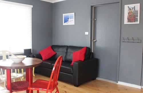 Cook Bed & Breakfast | Lyttle Cook BnB is roughly a 10-15min drive to most of Canberra's highlights.