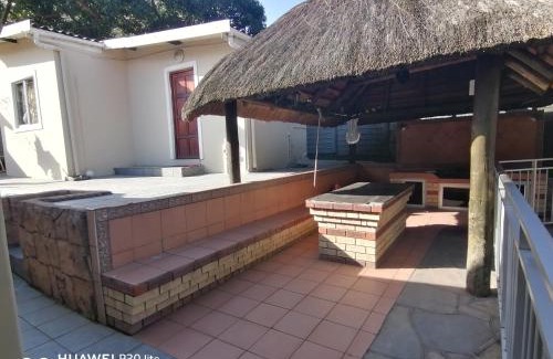 Ethekwini House | Lytton Cresent B&B