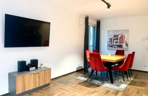 Meidling Apartment | Möblierte Wohnung + Parkplatz und Terrasse