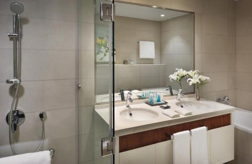 Victoria Borg Hotel | Mövenpick Ambassador Hotel Accra