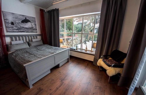 Munchen District House | München- Pullach, Wohnen im Grünen