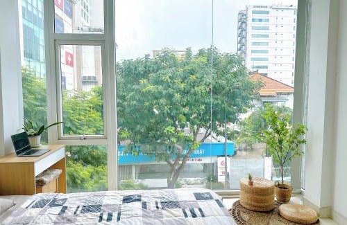 Phuong 6 Apartment | Mặt tiền Quận 3 - Nhà kính view đẹp - có thang máy