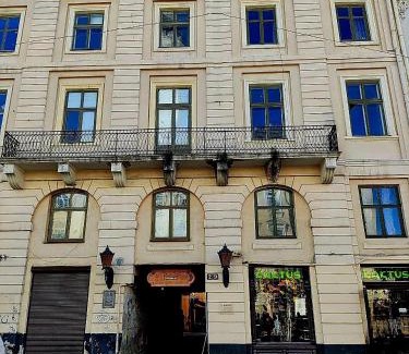 Lviv City Center Apartment | M&D ApartmentsLviv, Andreolli Passage, Rynok Square 4person