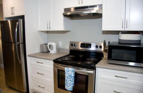 North Cowichan Apartment | M&M's Maple Bay Mountain Guesthouse