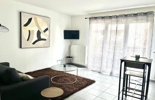Annemasse Apartment | M12 Marquer joli studio
