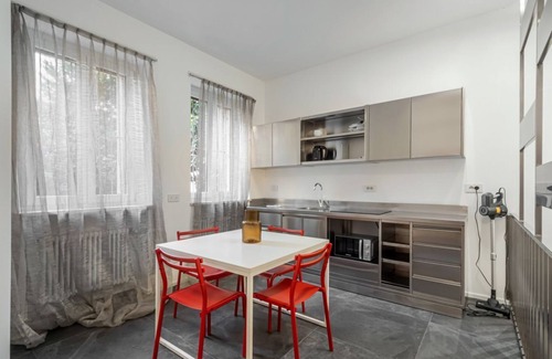 Porta Romana Apartment | M3 Porta Romana Modern Two-Level APT