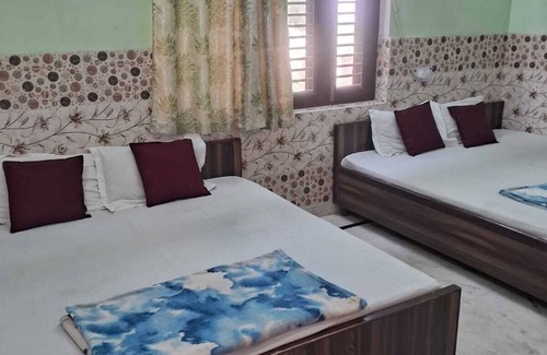 Mathura Hotel | Maa Saraswati Atithi Bhavan