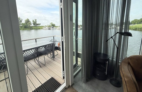 Ohe en Laak Boat Rental | Maasterp - Woonboot 1