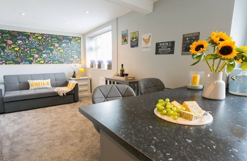 Abersoch Cottage | Mabuhay - a coastal that sleeps 4 guests in 2 bedrooms