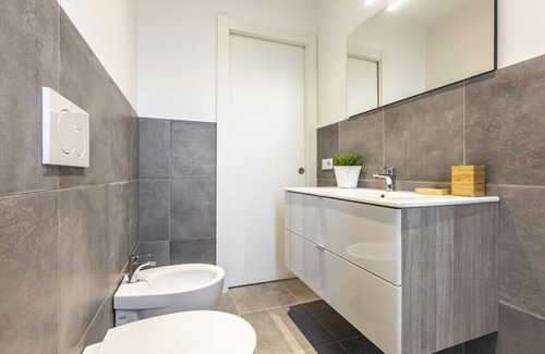 Zona Farini Apartment | Maciachini Bright Apartment R&R