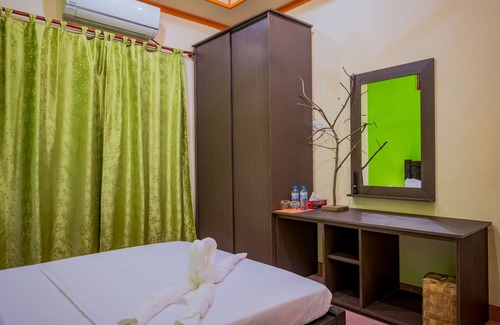 Maalhos House | Maclura Residence guest house at Baa Maalhos, with four bedrooms