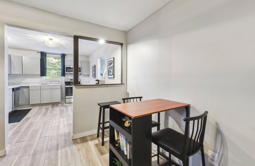 Macon Cottage | Macon Cottage w/Porch - 2 Mi to Downtown!