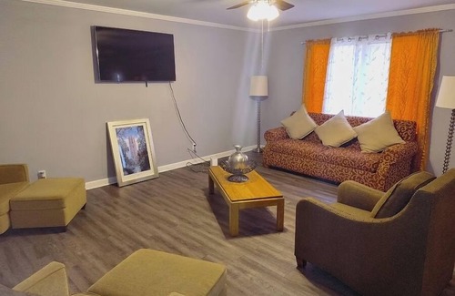Macon House | Macon Duplex Getaway | 3BR, WiFi, BBQ and Parking